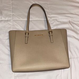 Michael Kors jet set tote bag